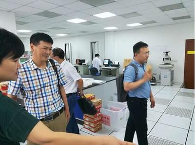 浙江省质量技术监督局处长罗江一行莅临国家皮革质检中心考察