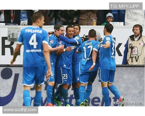 格拉纳达主场迎战马洛卡双方争夺关键三分的激烈对决 格拉纳达主场迎战马洛卡双方争夺关键三分的激烈对决